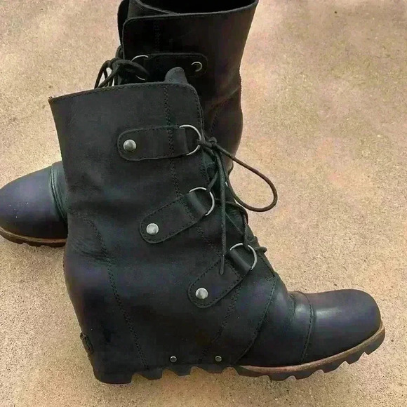 Sorel Joan of Artic Wedge Mid Lace Up Studded Black Soft Leather Booties Sz 9 - Picture 1 of 10